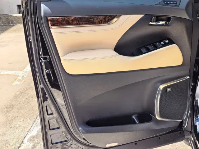 Toyota Alphard — Фото автомобиля 4