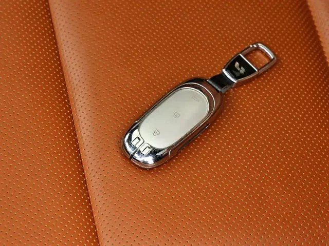 Li Auto L8 — Фото автомобиля 10