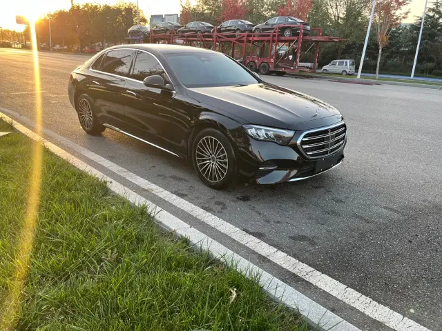 Mercedes-Benz E-Class — Фото автомобиля 3
