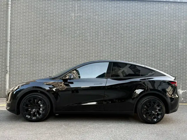 Tesla Model Y — Фото автомобиля 9