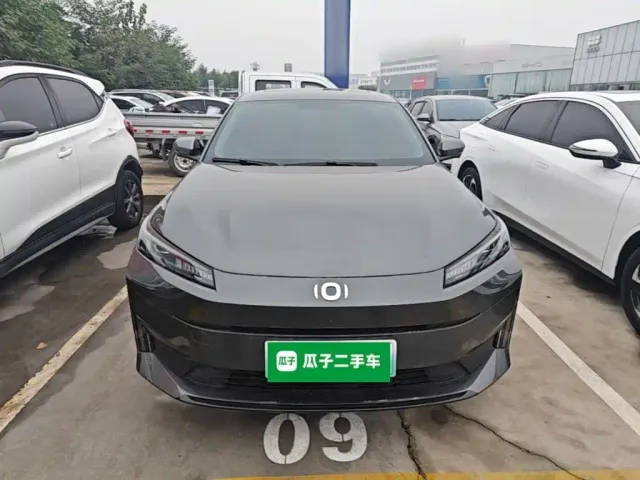Changan Qiyuan A05 — Фото автомобиля 2