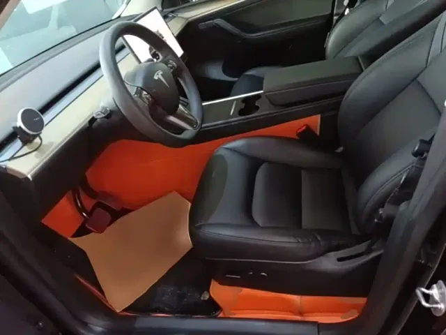 Tesla Model Y — Фото автомобиля 14