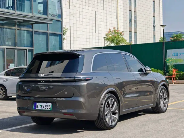 Li Auto L8 — Фото автомобиля 6