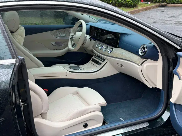 Mercedes-Benz E-Class — Фото автомобиля 12
