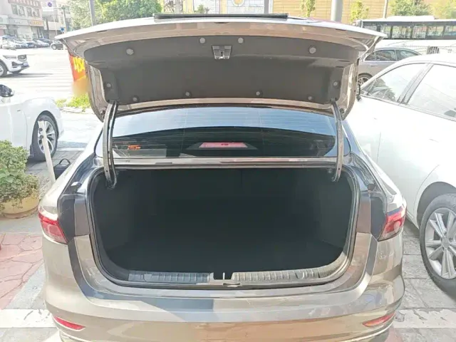 Geely Emgrand — Фото автомобиля 18