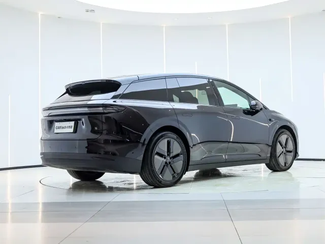Li Auto i6 — Фото автомобиля 4