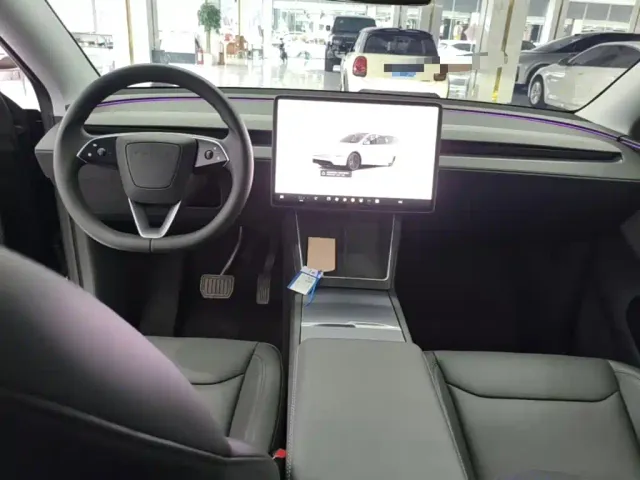 Tesla Model Y — Фото автомобиля 9