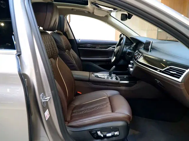 BMW BMW 7 Series 2021 Model 730Li Luxury Package — Фото автомобиля 16