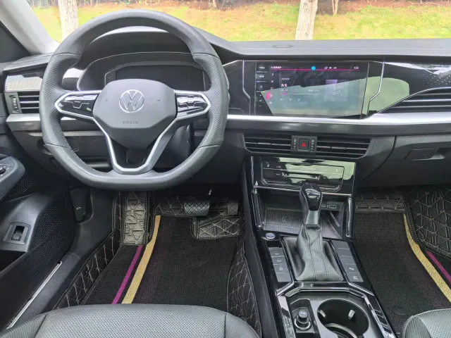 Volkswagen Passat — Фото автомобиля 14