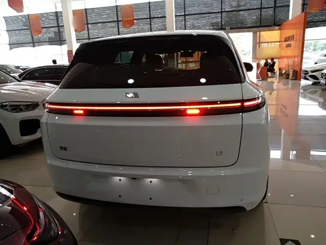 Li Auto L7 — Фото автомобиля 5