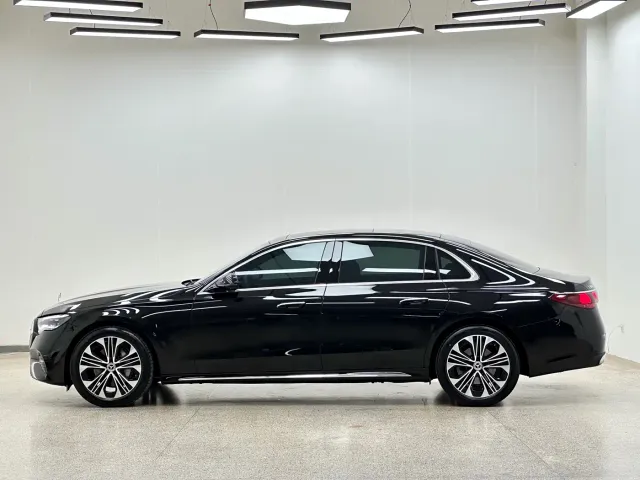 Mercedes-Benz E-Class — Фото автомобиля 4