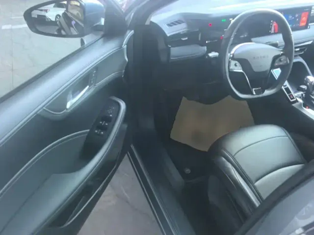 Roewe i5 — Фото автомобиля 15