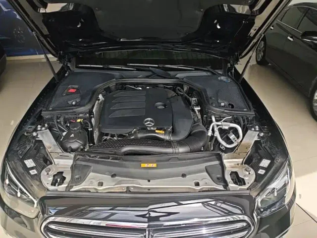 Mercedes-Benz E-Class — Фото автомобиля 19