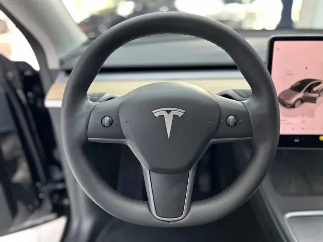 Tesla Model Y — Фото автомобиля 15