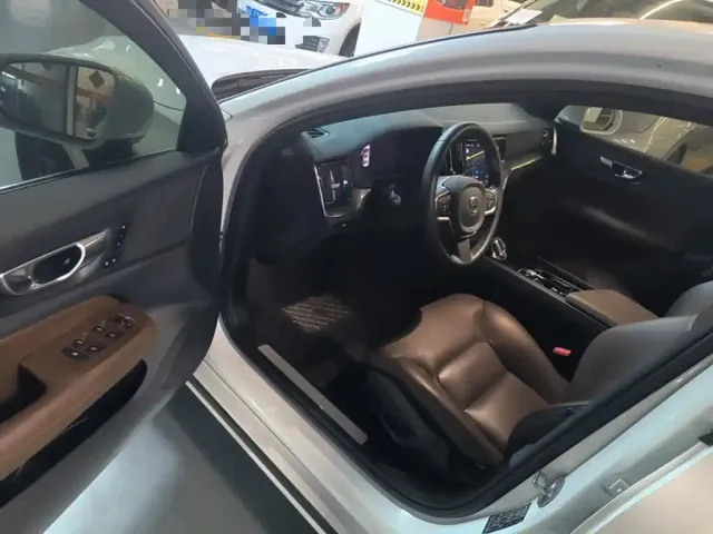 Volvo S60 — Фото автомобиля 15