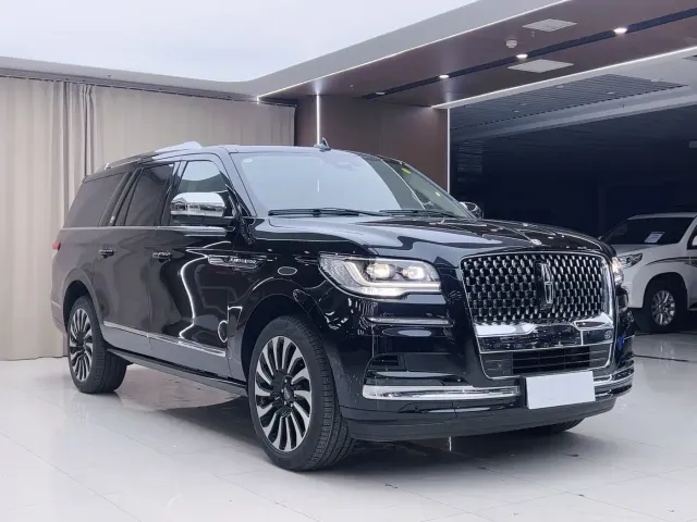 Lincoln Navigator — Фото автомобиля 3