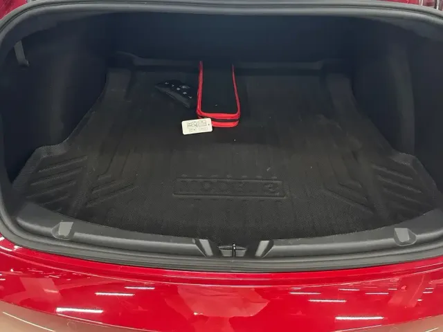 Tesla Model 3 — Фото автомобиля 14