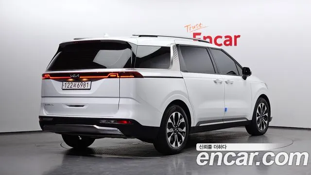 Kia Carnival Generation 4 — Фото автомобиля 2
