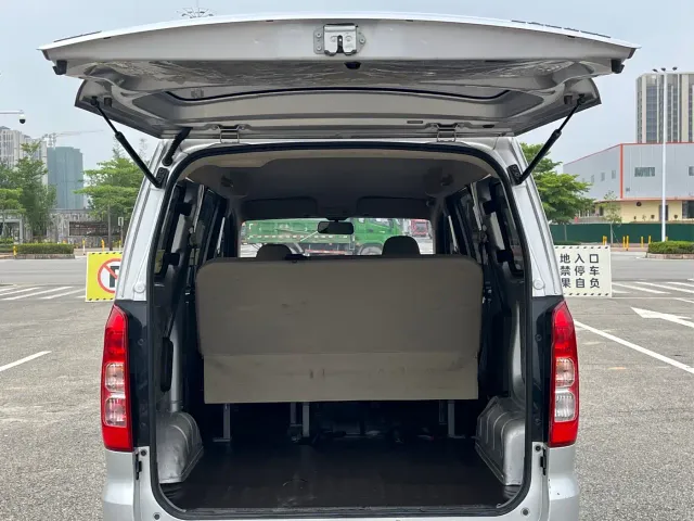 Wuling Hongguang V — Фото автомобиля 10