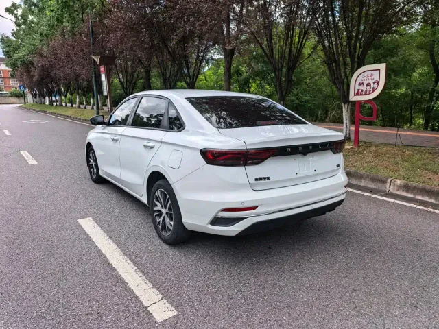 Geely Emgrand — Фото автомобиля 4