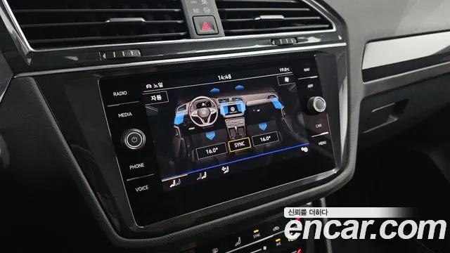 Volkswagen Tiguan Tiguan 2 поколение 2.0 TDI Premium — Фото автомобиля 14