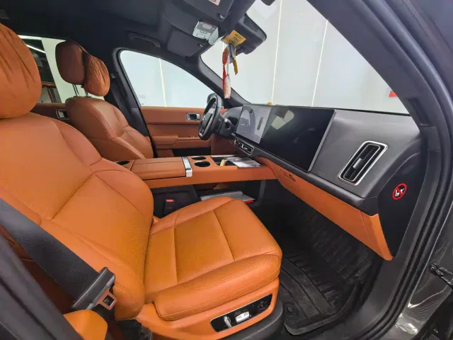 Li Auto L8 — Фото автомобиля 14