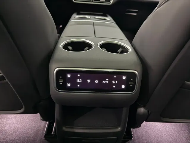 Li Auto L8 — Фото автомобиля 19