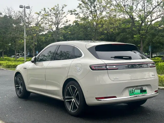 Aito M5 — Фото автомобиля 10