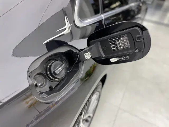 Mercedes-Benz E-Class — Фото автомобиля 12