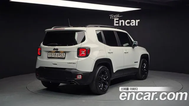 Jeep Renegade — Фото автомобиля 2