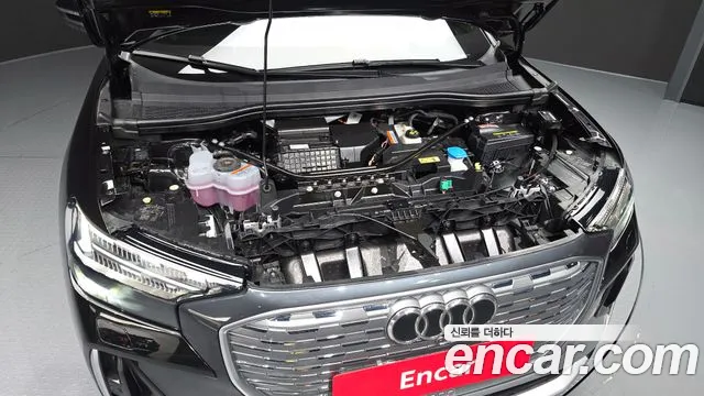 Audi Q4 e-tron — Фото автомобиля 6