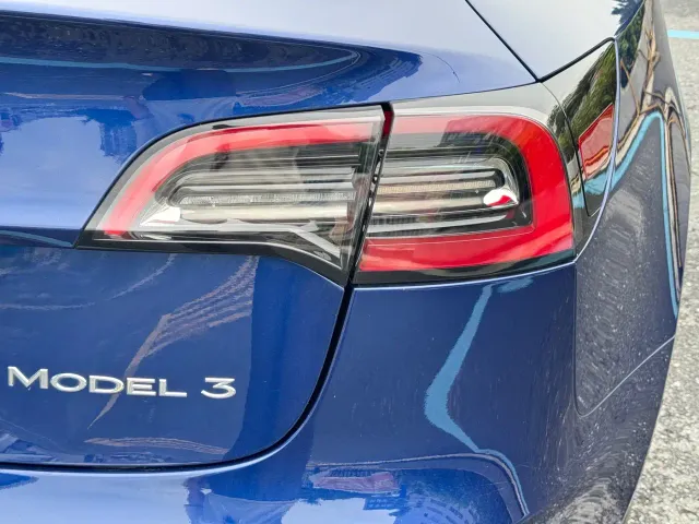 Tesla Model 3 — Фото автомобиля 15