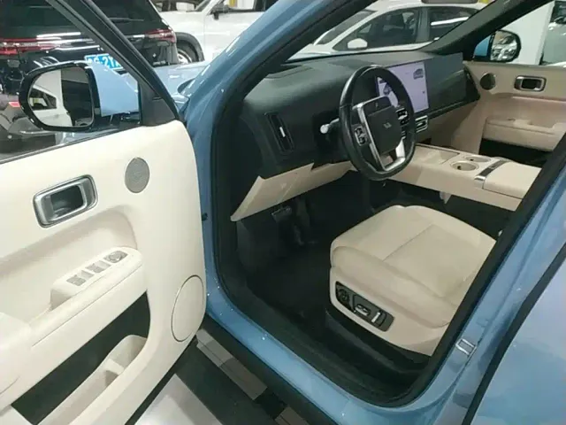 Li Auto Li L8 2024 Model Ultra — Фото автомобиля 15