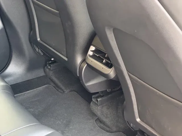 Tesla Model Y — Фото автомобиля 19
