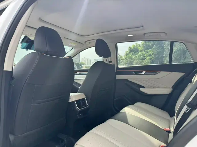 Dongfeng Yixuan MAX — Фото автомобиля 10