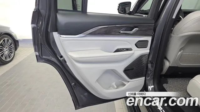 Jeep Cherokee — Фото автомобиля 14