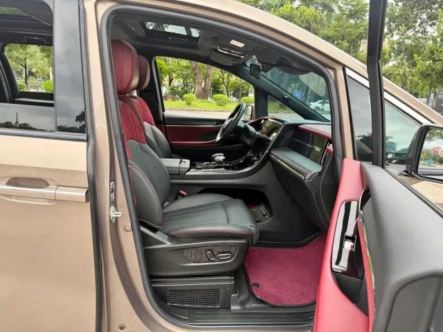 GAC Trumpchi M8 — Фото автомобиля 15