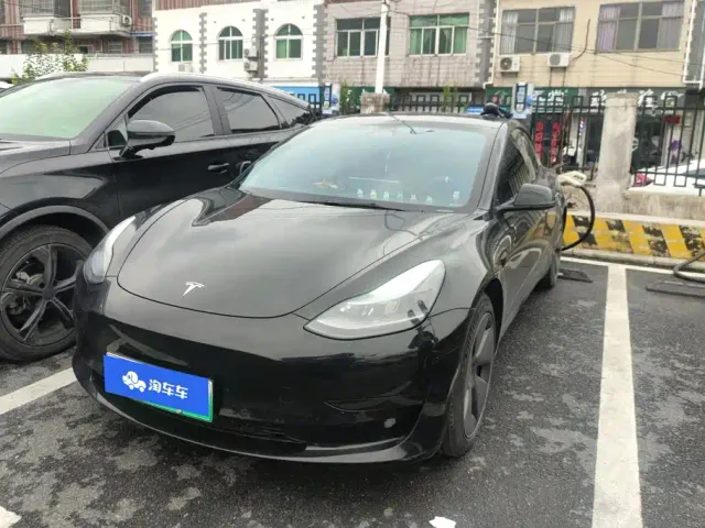 Фотография автомобиля — Tesla Model 3