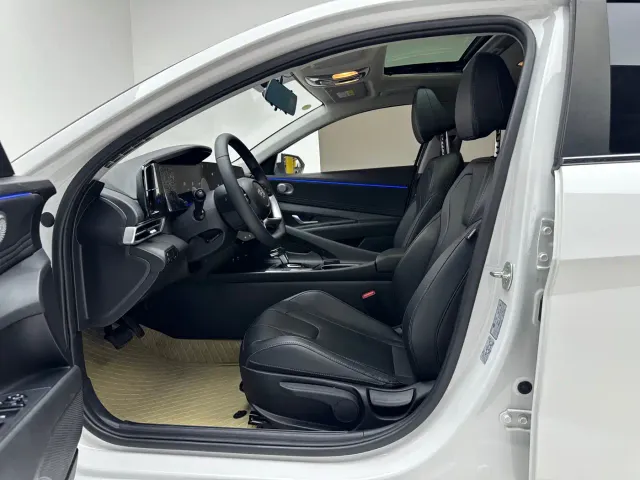 Hyundai Elantra — Фото автомобиля 4