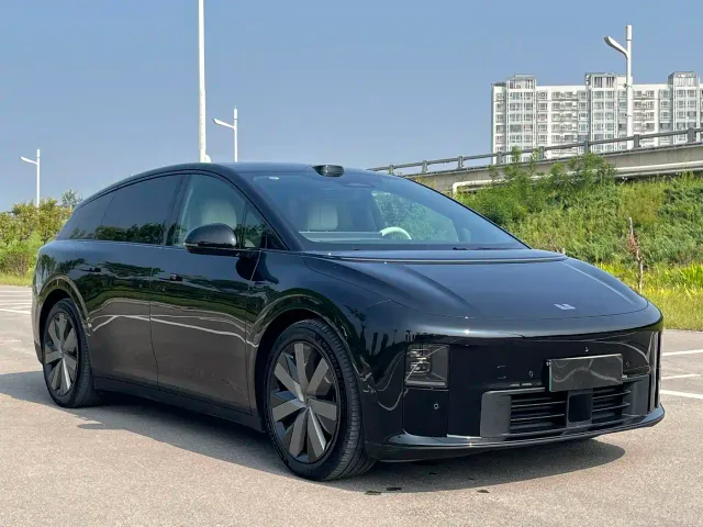 Li Auto i6 — Фото автомобиля 3