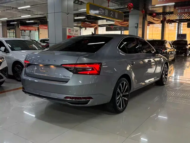 Skoda Superb — Фото автомобиля 10