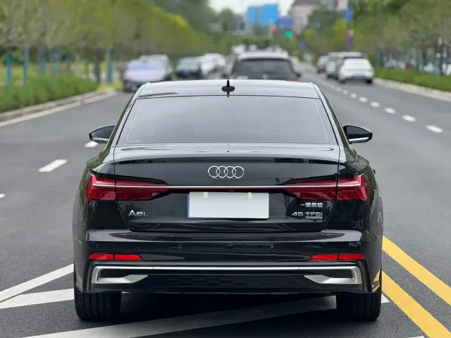Audi A6L — Фото автомобиля 9