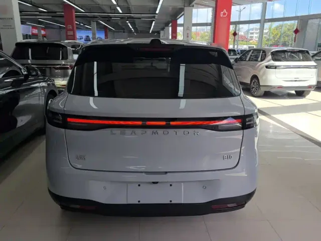 Leapmotor B10 — Фото автомобиля 5