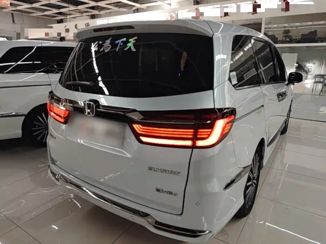 Honda Elysion — Фото автомобиля 6
