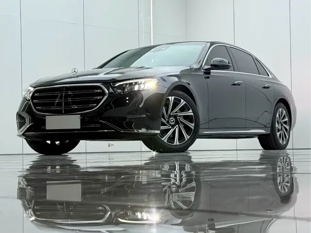 Mercedes-Benz E-Class — Фото автомобиля 2