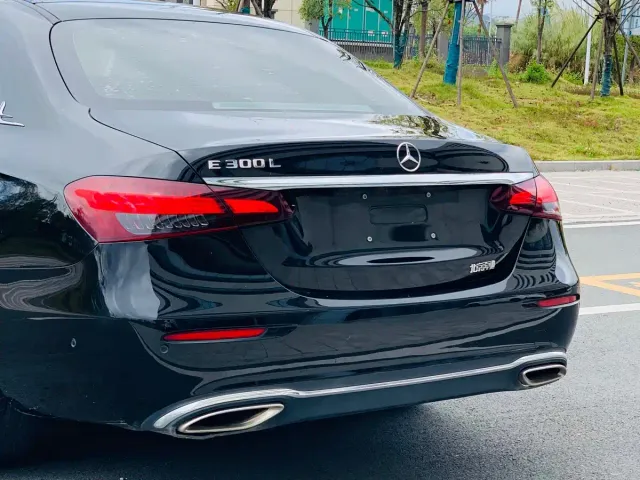 Mercedes-Benz E-Class — Фото автомобиля 11