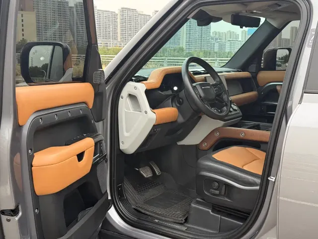Land Rover Defender — Фото автомобиля 13