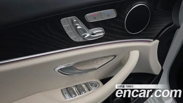 Mercedes-Benz E-Class — Фото автомобиля 27