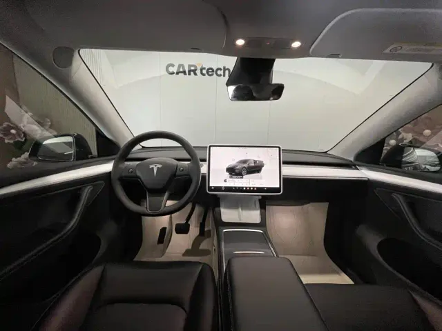 Tesla Model Y — Фото автомобиля 12
