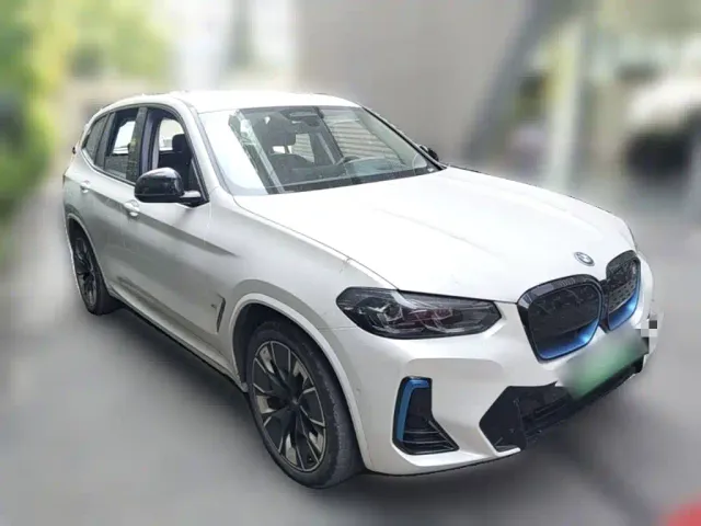 BMW iX3 — Фото автомобиля 5
